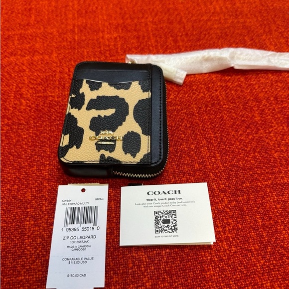 ❤️❤️❤️NEW Coach zip card case with leopard print/Gold tone  hardware ❤️❤… - Picture 5 of 8